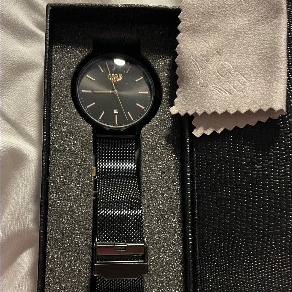 Sleek Black Mesh Strap Watch